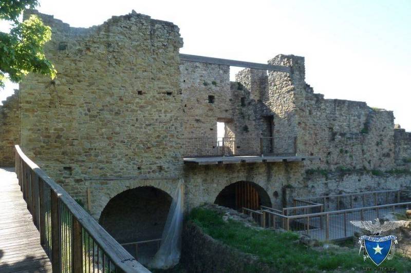 Castello di Tizzano Val Parma CENSIMENTO BENI STORICI E NATURALI